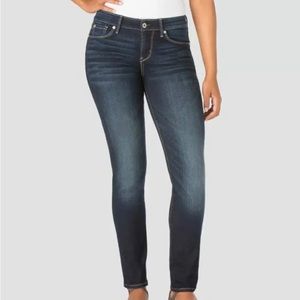 Woman's DENIZEN form Levi's Modern Skinny Jeans